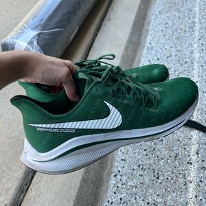 Men’s dark green Nike Air Zoom Vomero - size 12